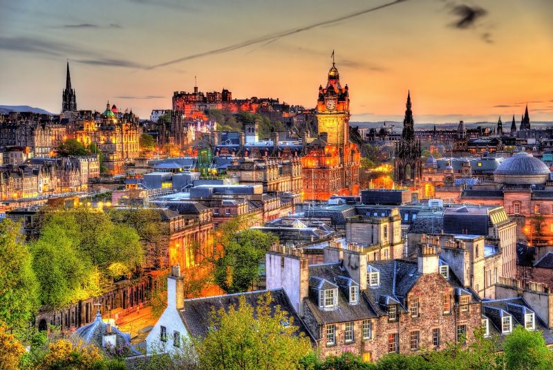 Festival-Edimburgo-lights-city.